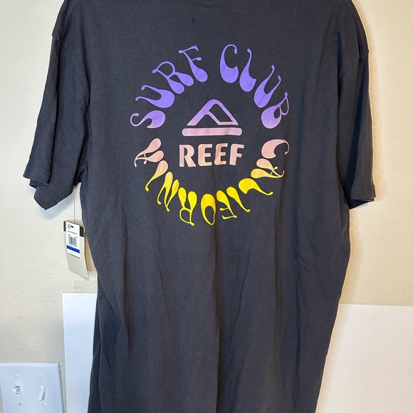 Reef Men's Charcoal Tee with Vibrant Logo - Picture 3 of 7